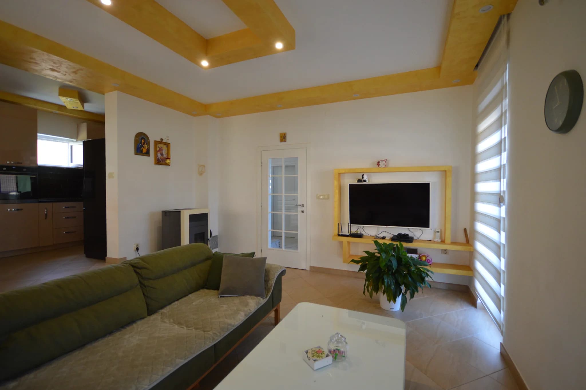 Moderna, nova kuća sa 4 spavaće sobe u Podiju sa velikim placem i parkingom