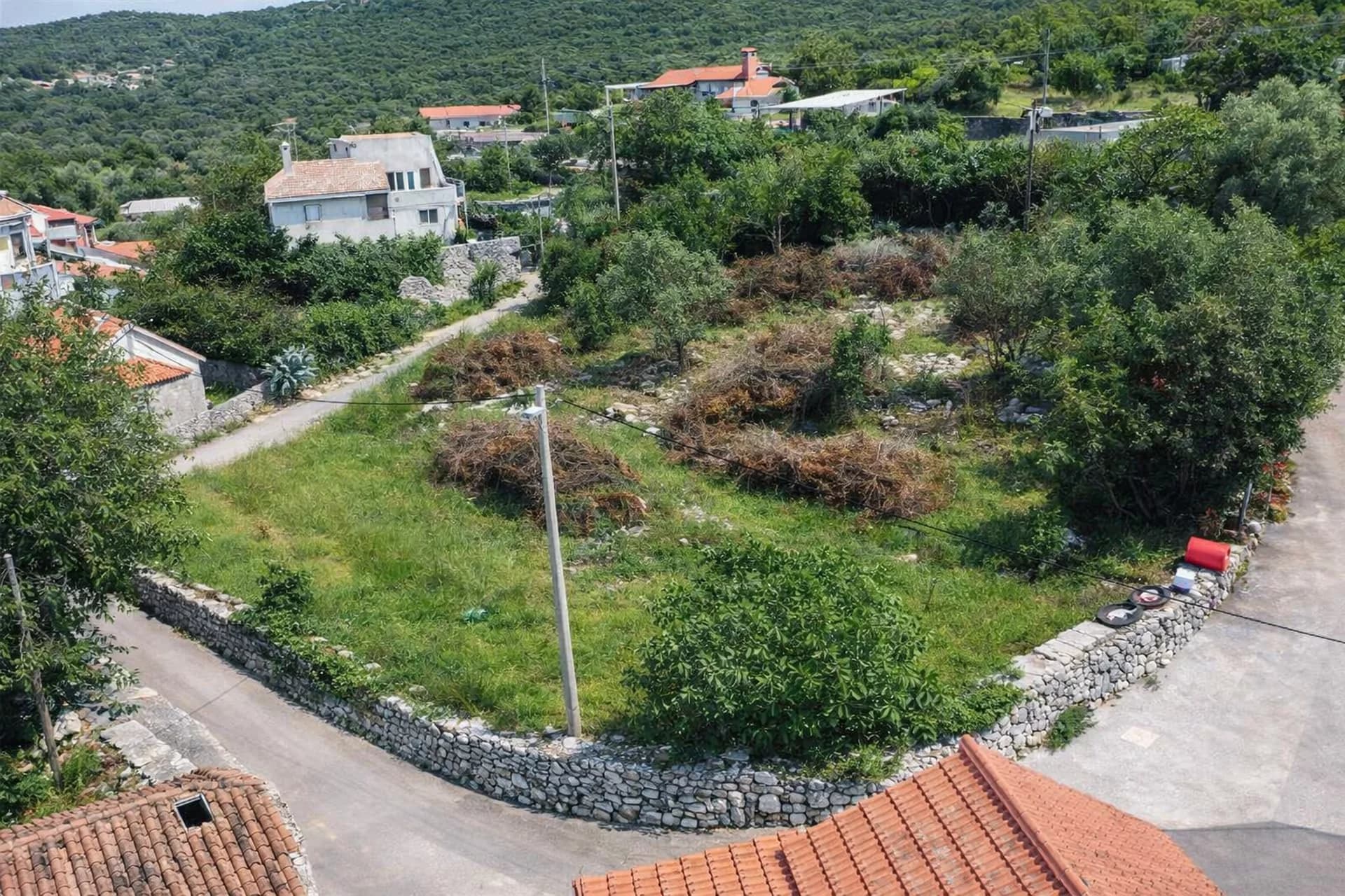 Na prodaju: 3 građevinske parcele