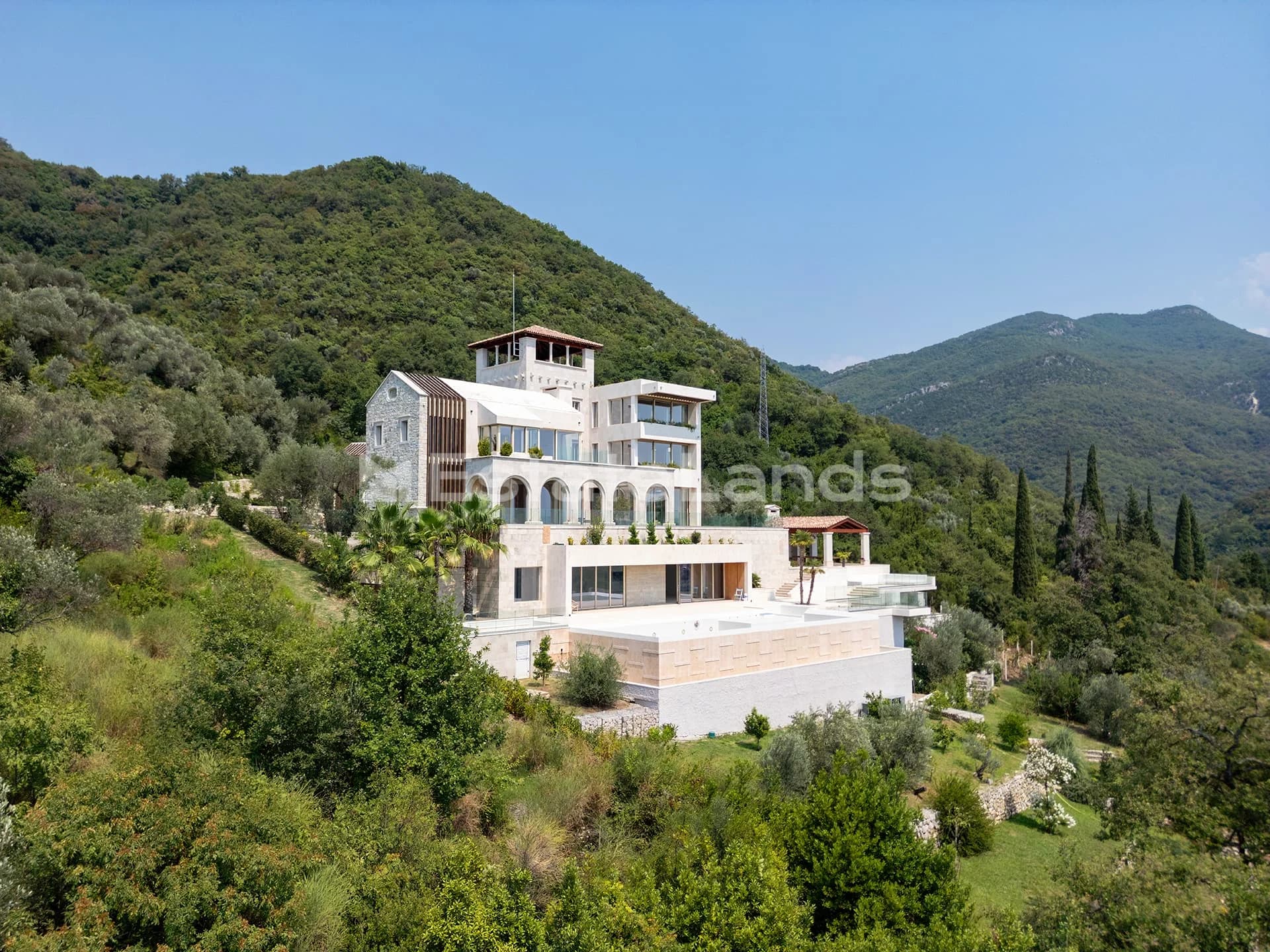 Na prodaju: jedinstvena vila sa panoramskim pogledom i privatnim SPA-om