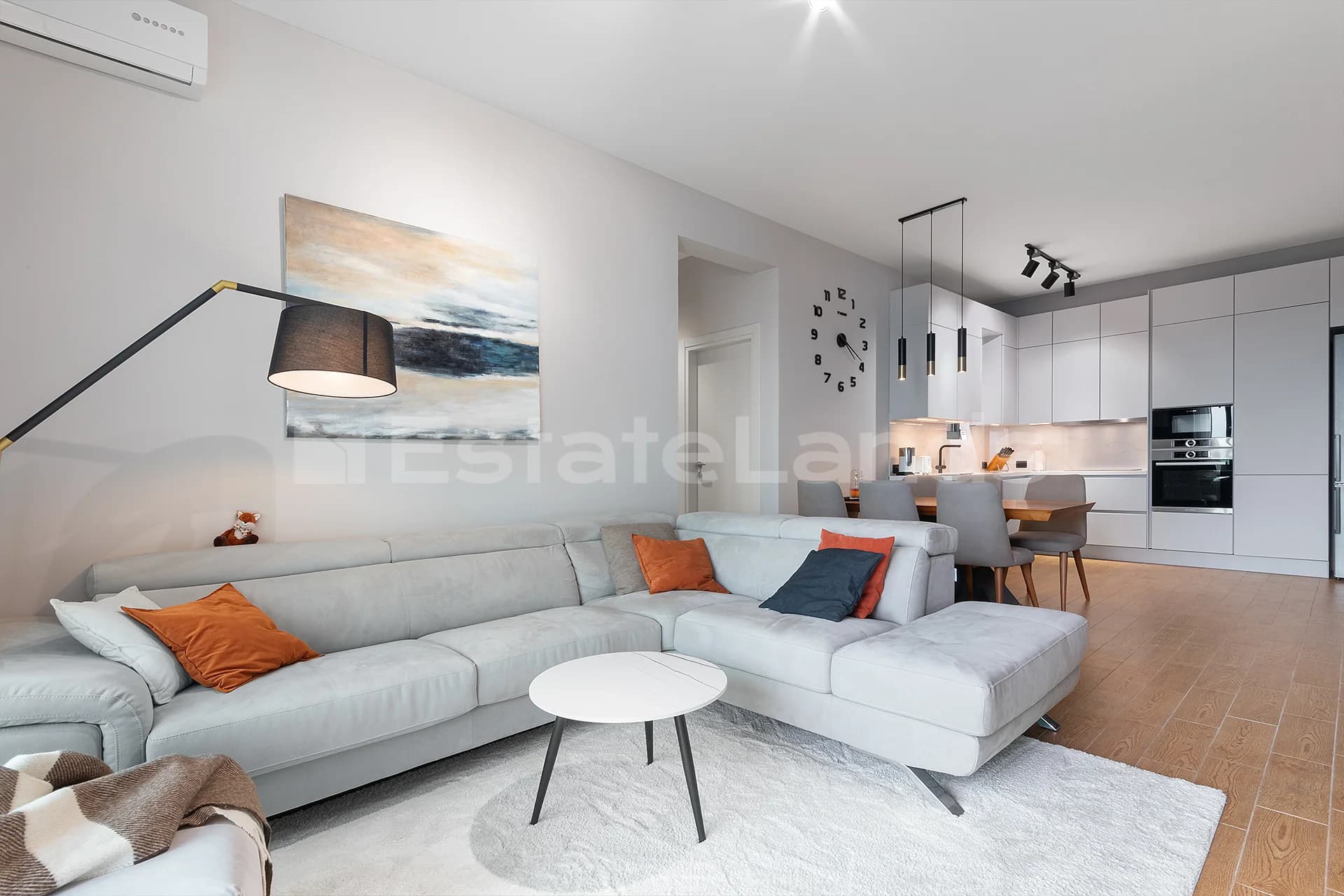 For sale: Luxurious two-bedroom apartment