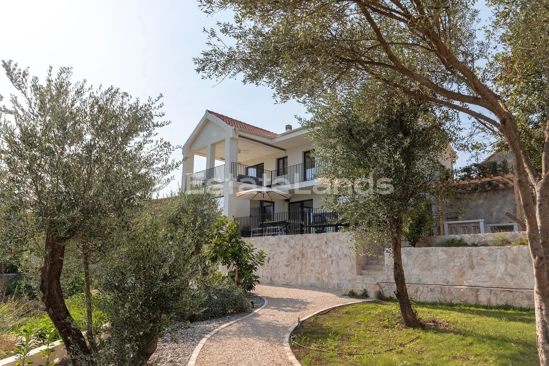 Na prodaju: Moderna mediteranska vila sa vrtom i pogledom na more u Tripovićima, Tivat