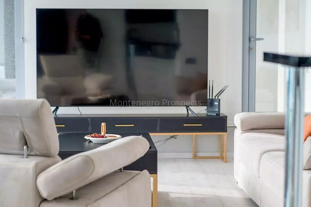 Nova vila sa bazenom na super lokaciji, Kavač