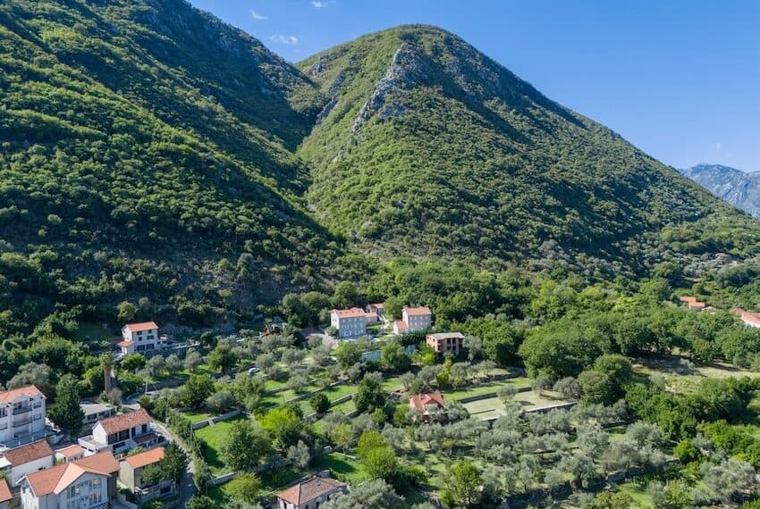 Palazzo Jerovitsa – Historic Stone Estate with Panoramic Bay Views