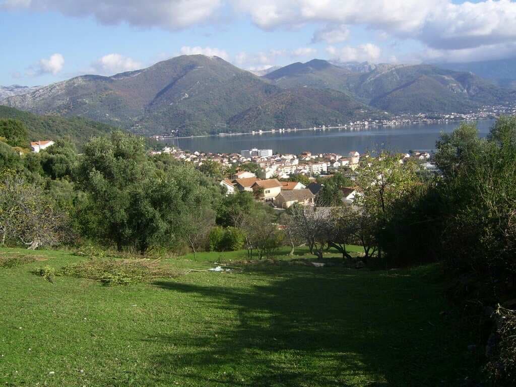 Plac s pogledom u Bijeloj br. 1663