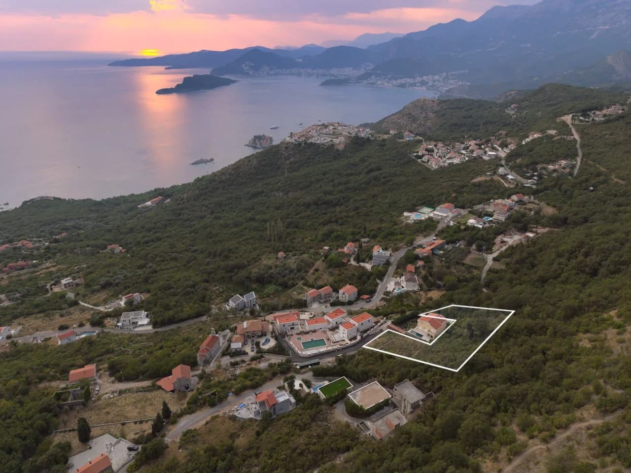 Plot for the construction of an elite complex in Tudorovići, Budva Riviera