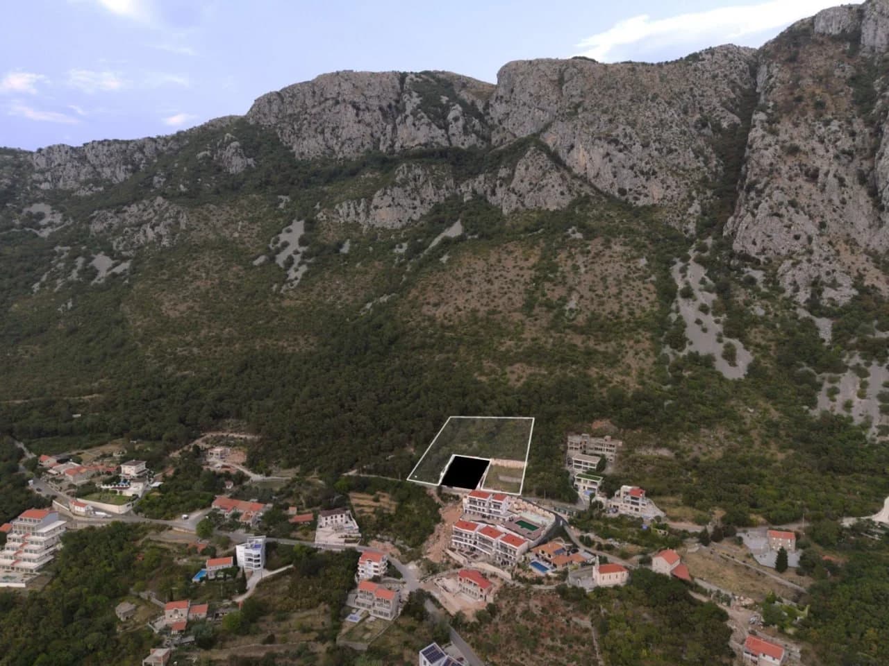 Plot for the construction of an elite complex in Tudorovići, Budva Riviera