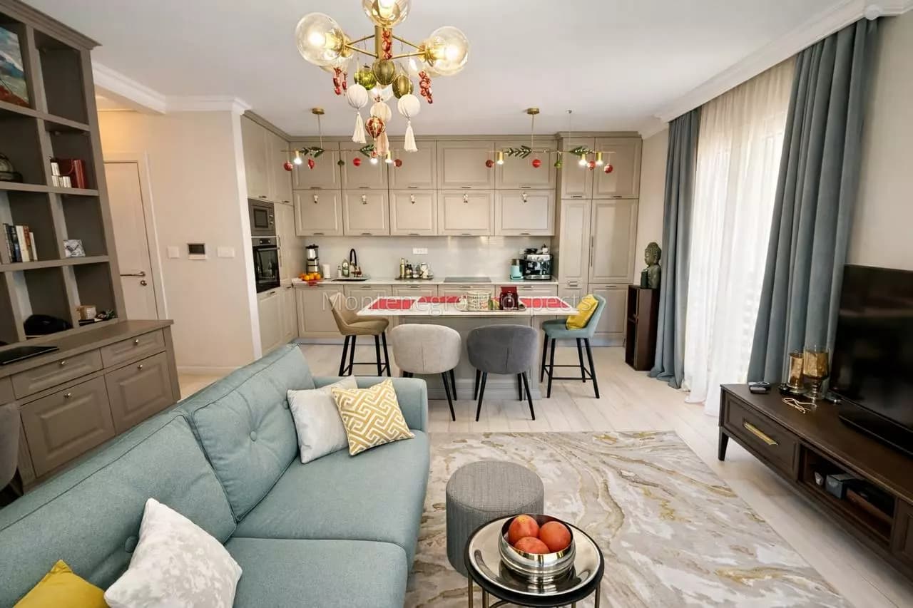 Potpuno opremljen jednosoban stan u kompleksu sa bazenom, teretanom i saunom, Njivice – Herceg Novi