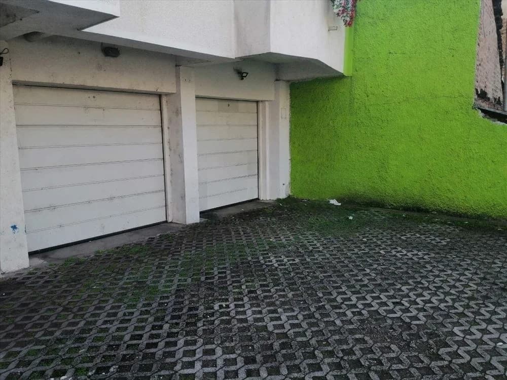 Prava garaza,dvoriste,nivo tla,struja,brojilo