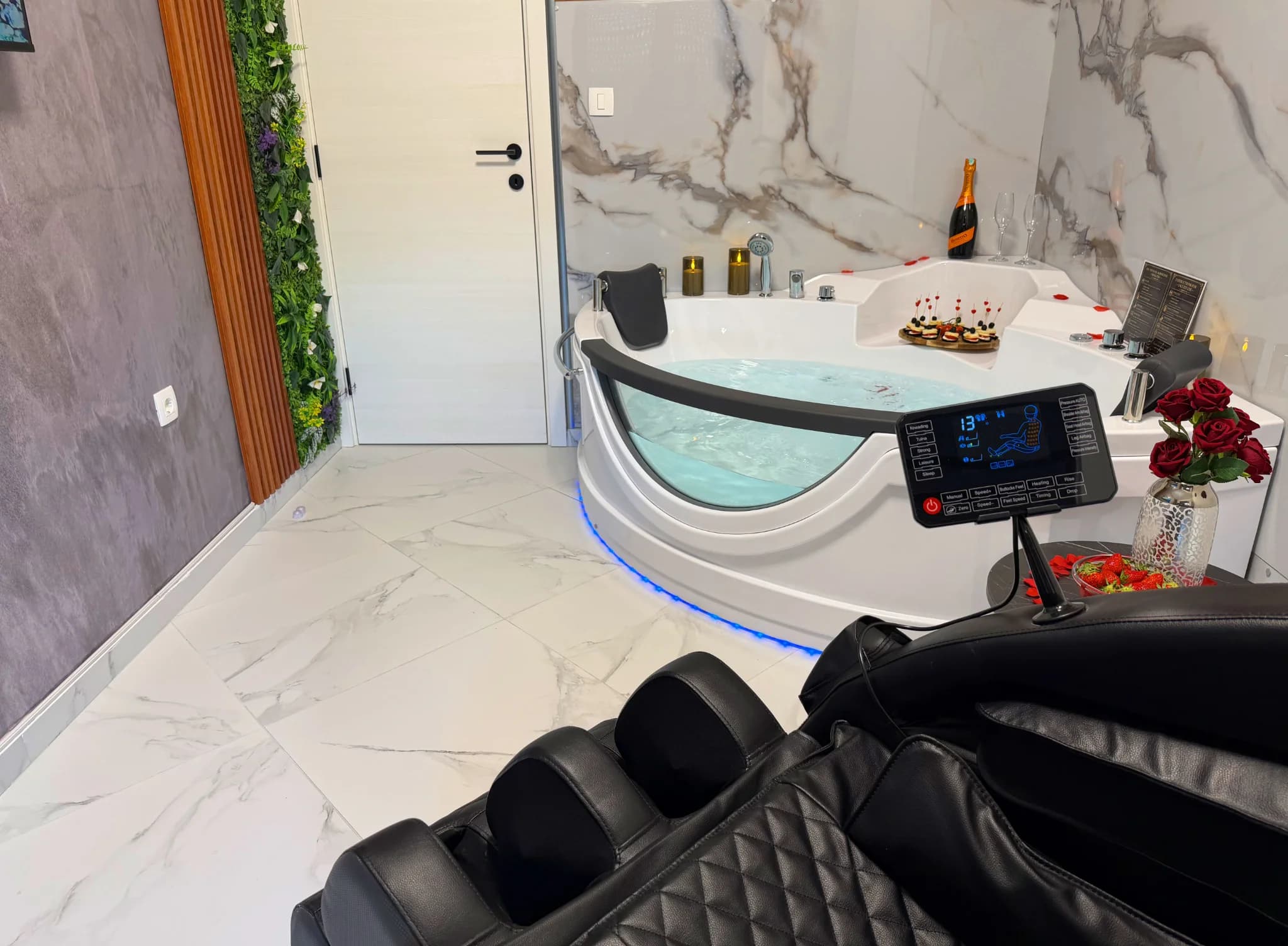 Predsjednički apartman Apollo 11 (Djakuzi, lebdeći krevet, masažna fotelja..)