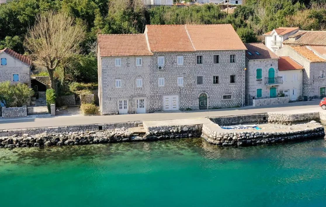 Prelijepa kuća sa privatnim dvorištem, Muo, Kotor