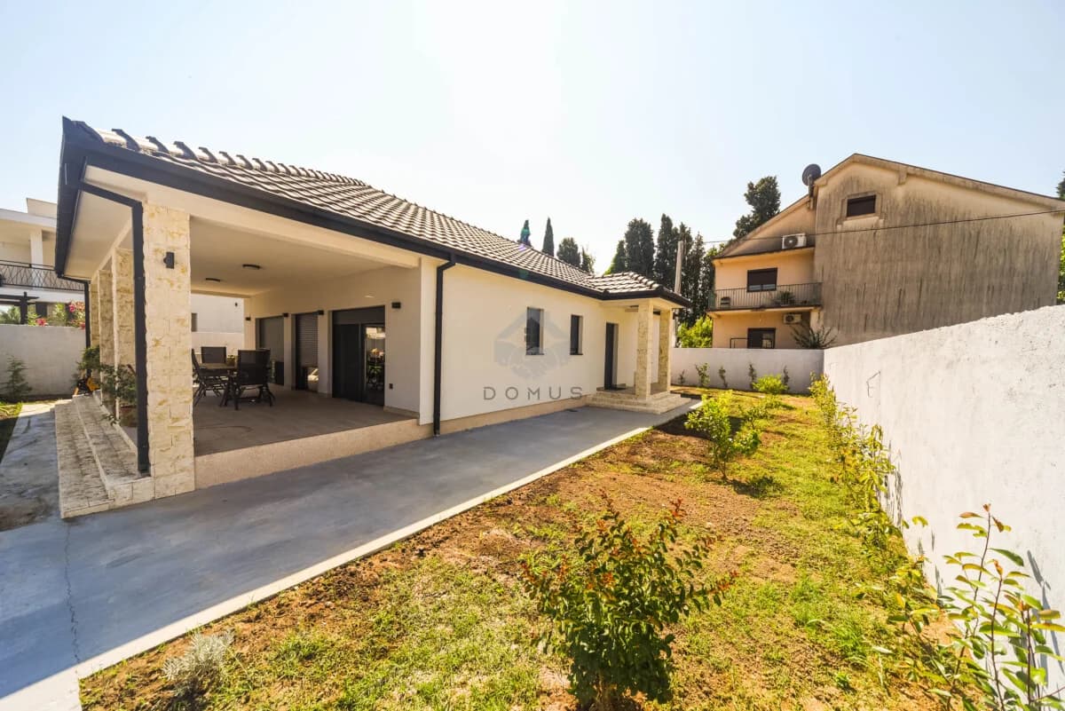 Prizemna kuća 134m2 na placu 500m2, Tološi – Podgorica