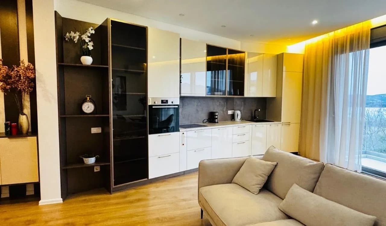Prodaja, dvosoban stan, 76m², Tivat, Crna Gora