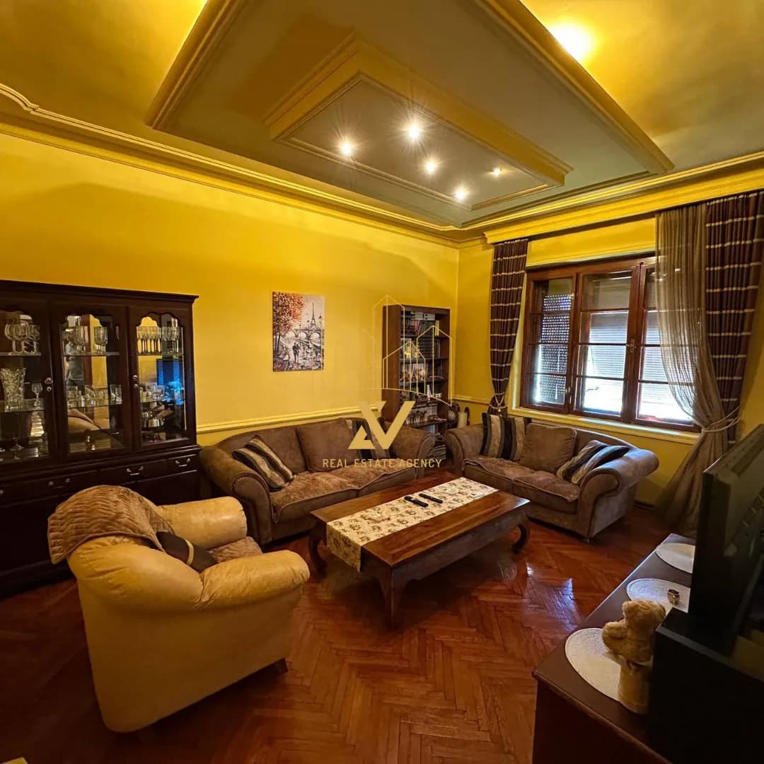 Prodaja, jednosoban stan, 70m², Centar, Podgorica