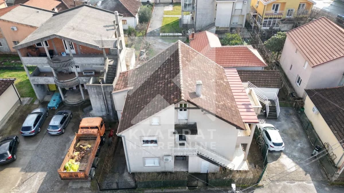 Prodaja, kuća, 101m², Tološka šuma, Podgorica