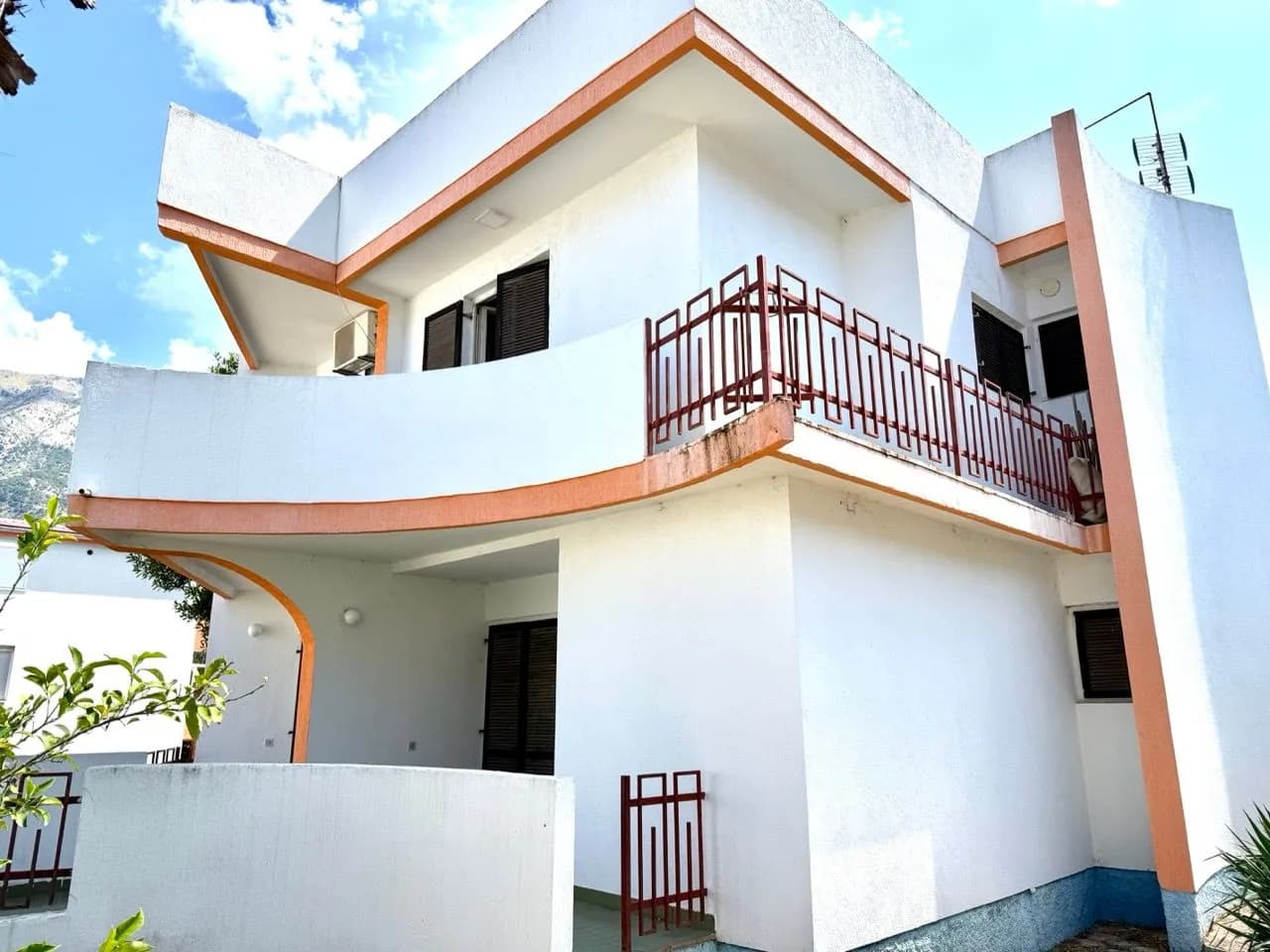 Prodaja, kuća, 214m², Dobre Vode, Bar