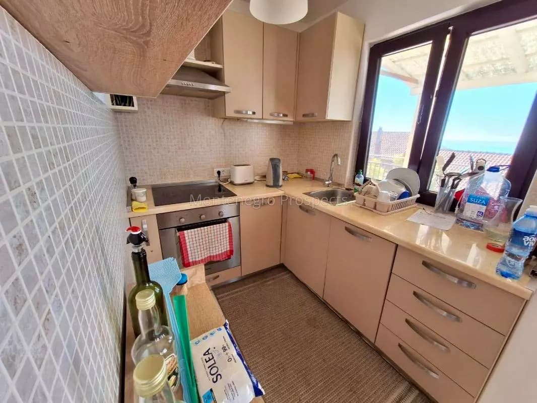 Prodaje se kuća na dva nivoa sa pogledom na more u naselju Dobra Voda