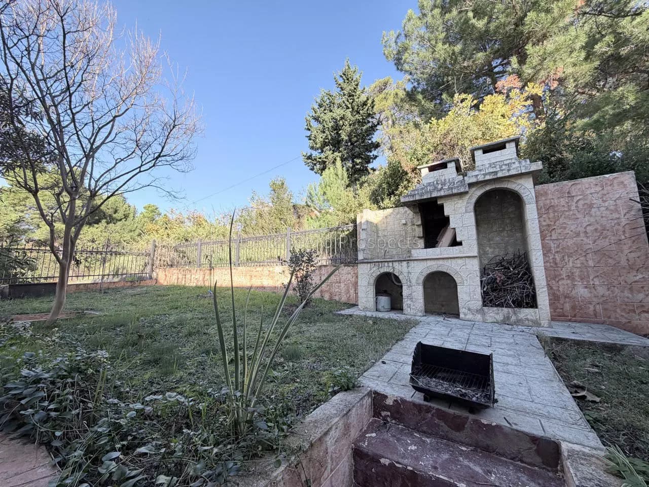 Prodaje se porodična kuća sa dodatnim placem blizu mora, Bar