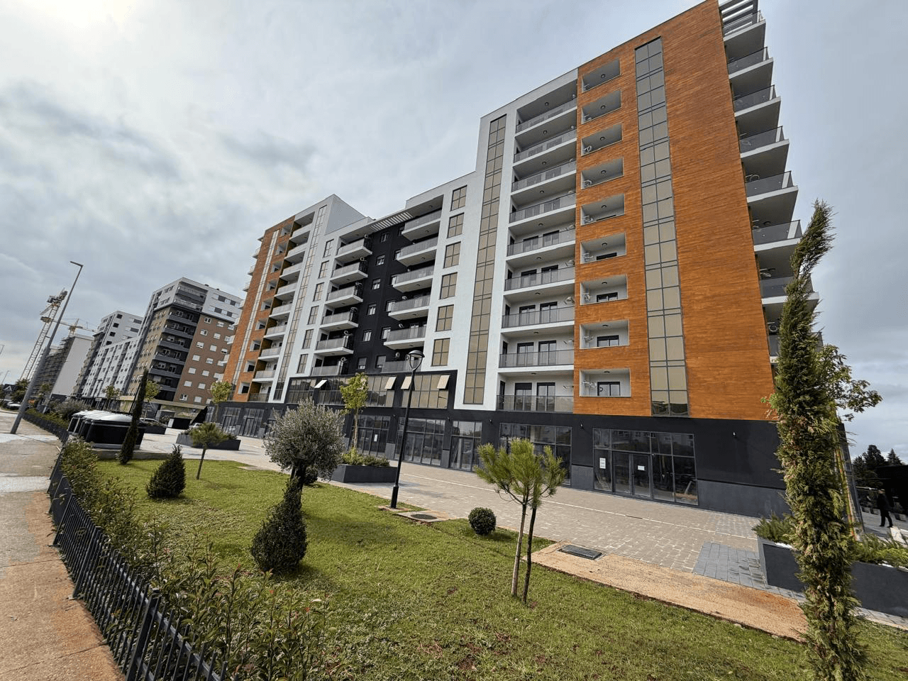 Three-bedroom apartment for sale, 105m², in the Dadi Plaza residential complex, Stari Aerodrom, Podgorica.
