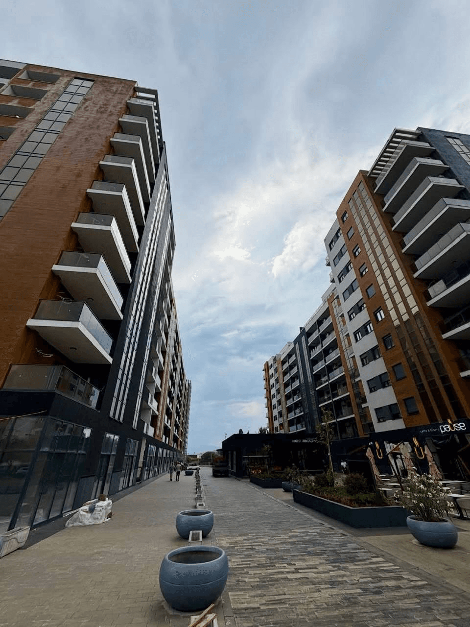 Prodaje se trosoban stan površine 82m2 u izgradnji, u jednom od najatraktivnijih novih projekata na Starom Aerodromu – Dadi Plaza.