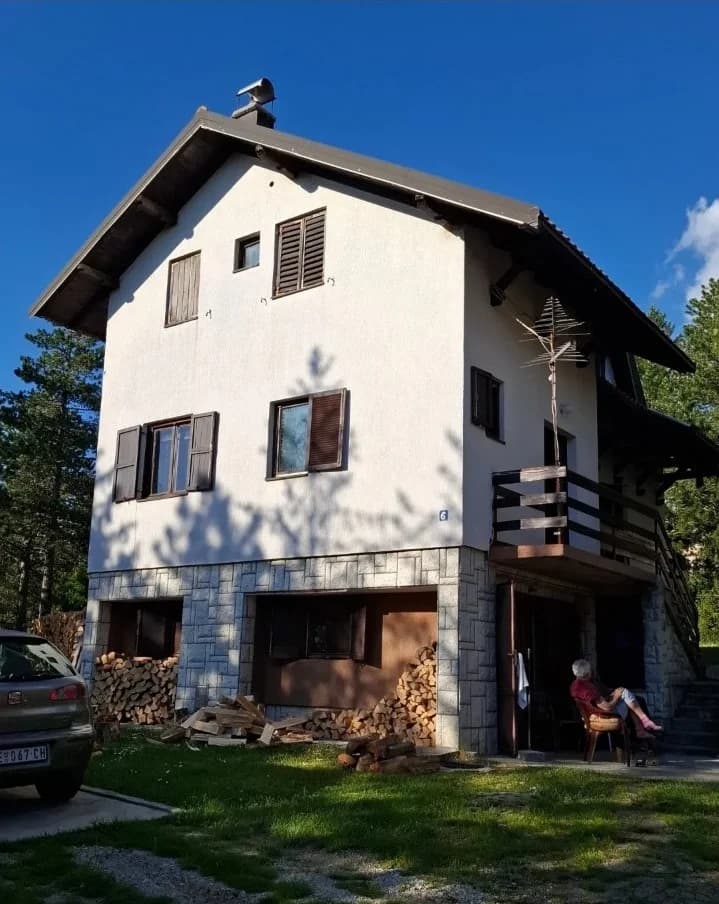 Prodajem kucu na Zlatiboru