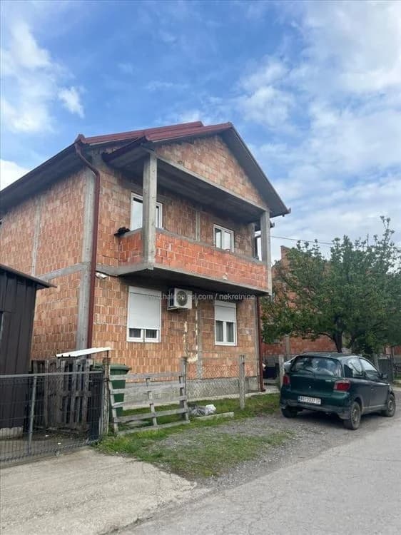 Prodajem kucu u Batajnici u lepom kraju