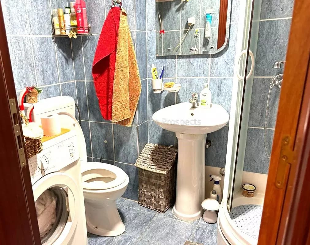 Prostran jednosoban stan u Budvi, naselje Lazi