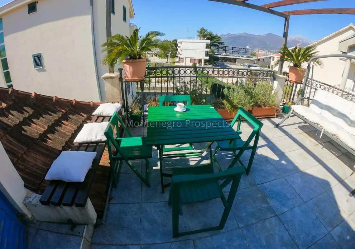 Šarmantna kuća na korak od mora u Tivtu