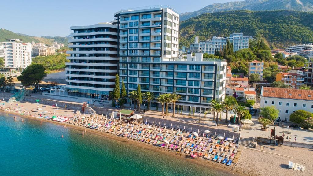 Stambeni kompleks u Rafailovićima prva linija br. 267