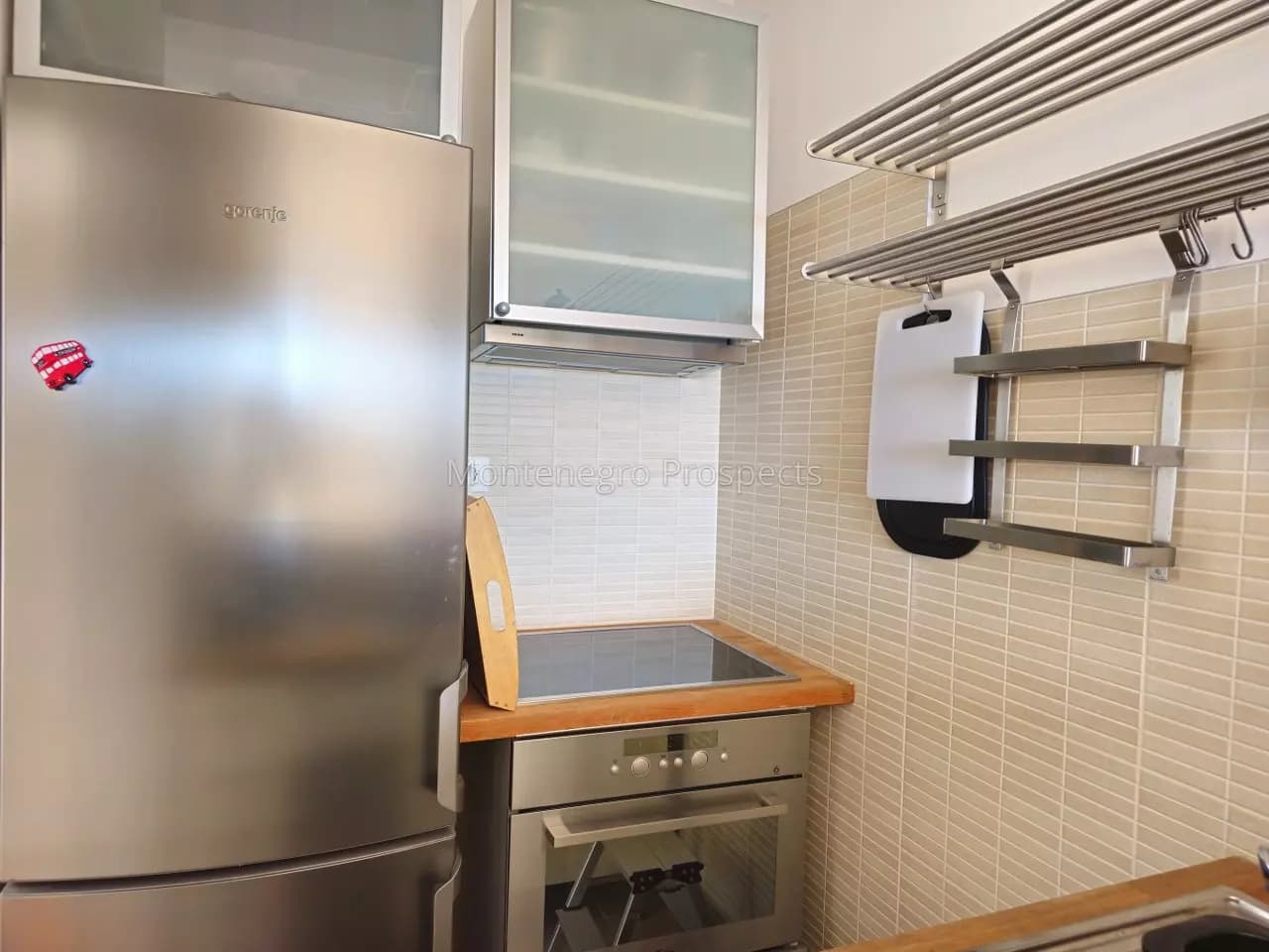 Stan sa pogledom na more u naselju Lazi, Budva