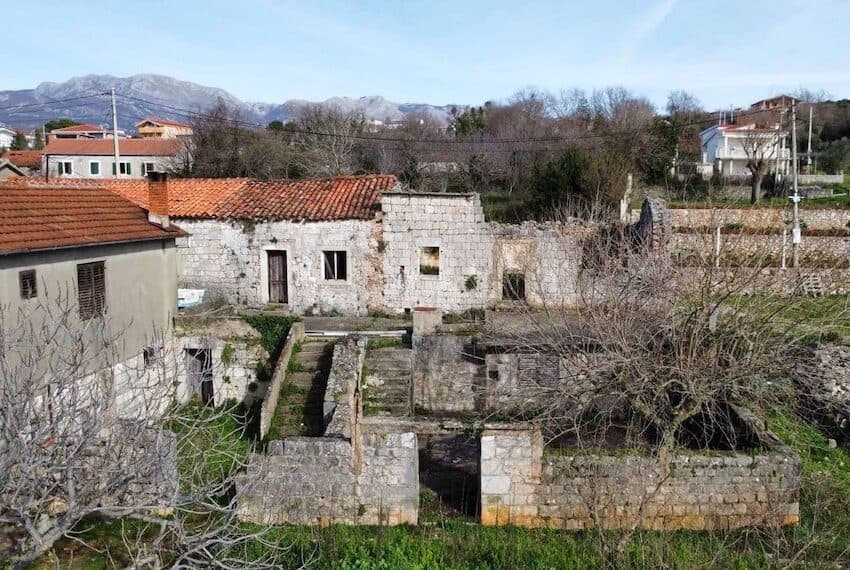 Stone ruins with large plot and beautiful sea views, Krimovica