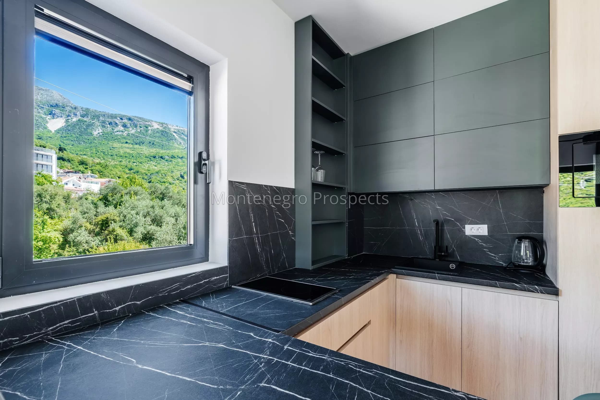 Studio u savremenoj zgradi sa bazenom, Ivanovići