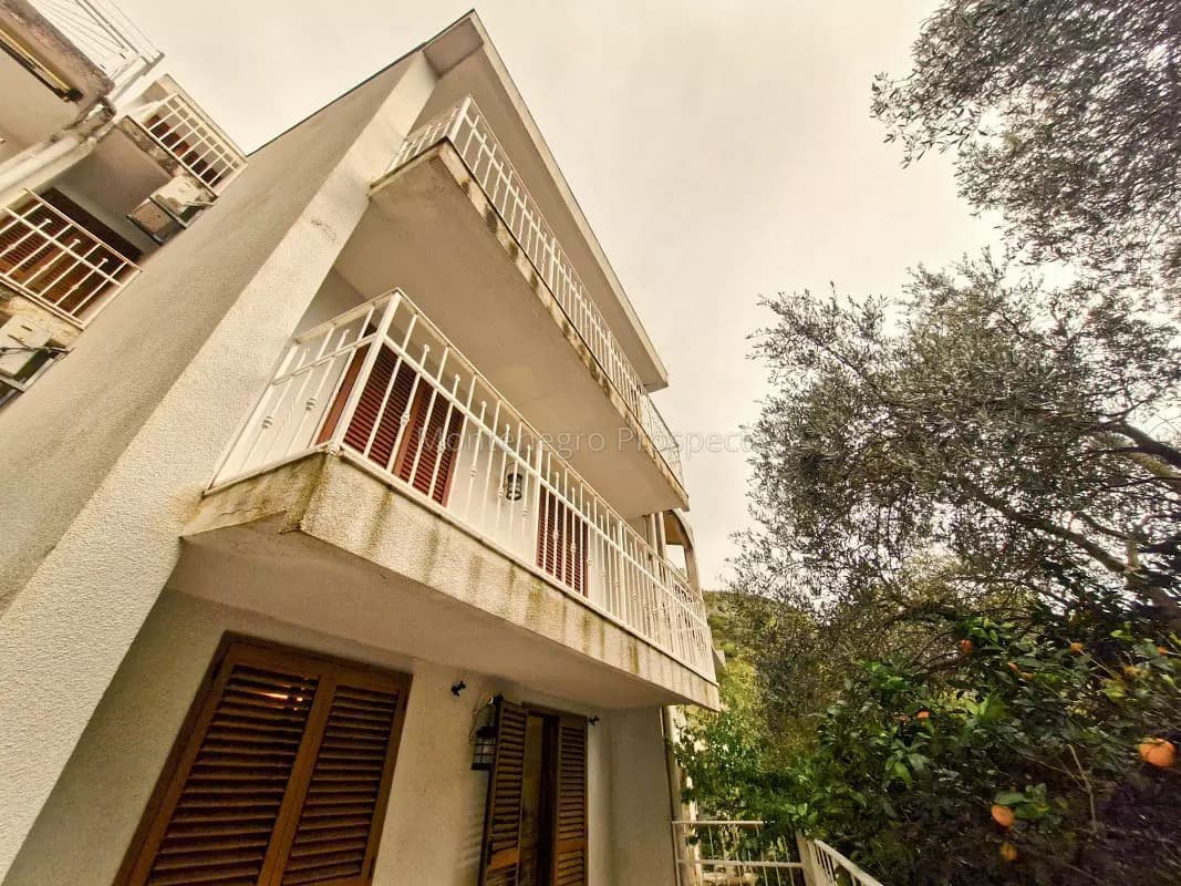 Townhouse s pogledom na more u Bečićima