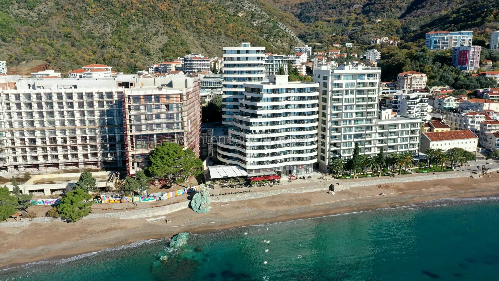 Trosoban stan na drugoj liniji do mora u Rafailovićima