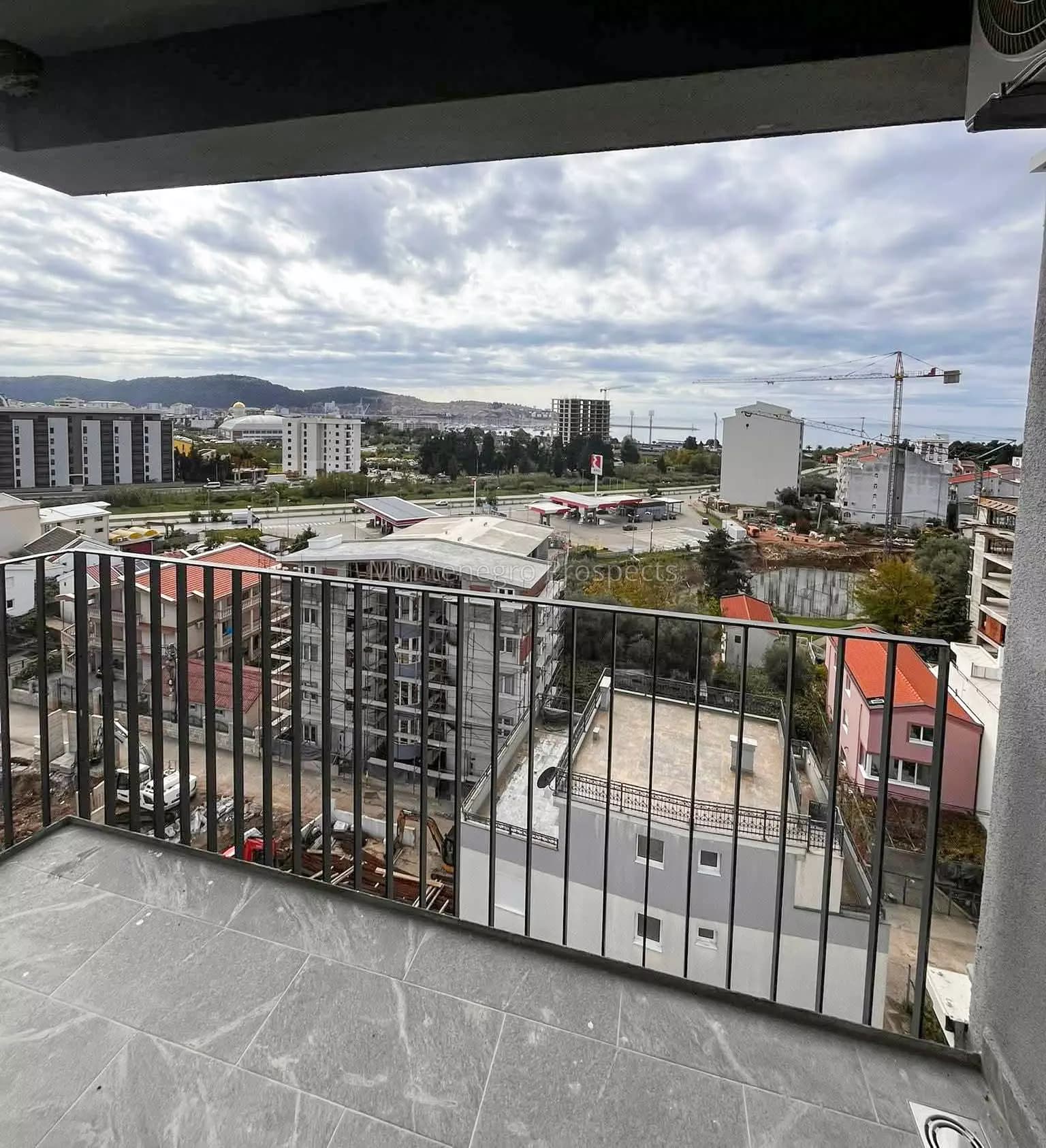 Trosoban stan sa panoramskim pogledom na more, Bar