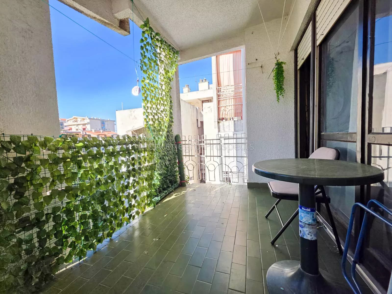 Trosoban stan u centru, Bar