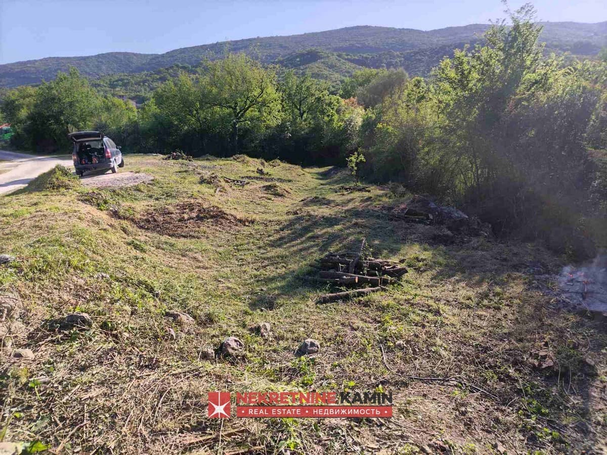 Urbanizovan plac u Radanovićima, 500m od magistrale, Kotor