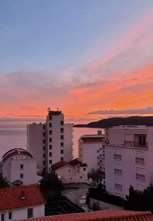 Vila-hotel sa 12 delux apartmana i otvorenim parkingom na odličnoj lokaciji, Bečići