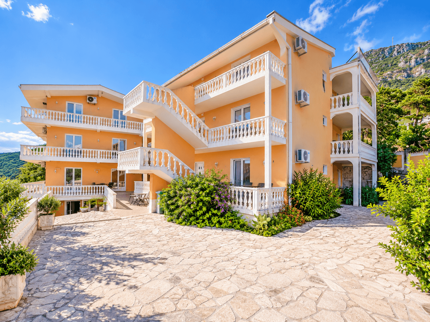 Villa complex