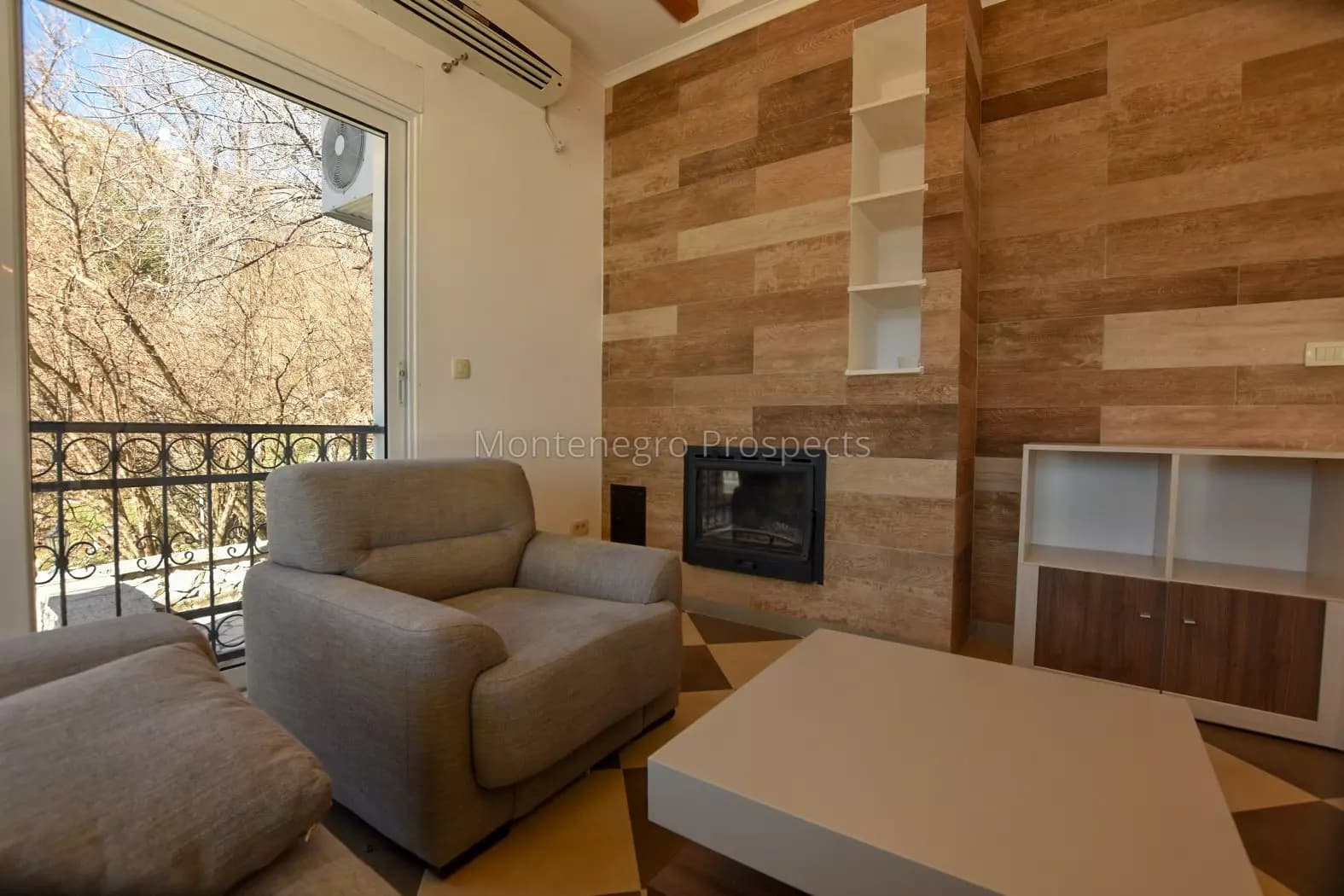 Vila sa bazenom i panoramskim pogledom na more u Risnu