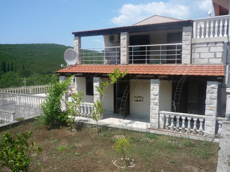 Vila u Bigovu br. 803
