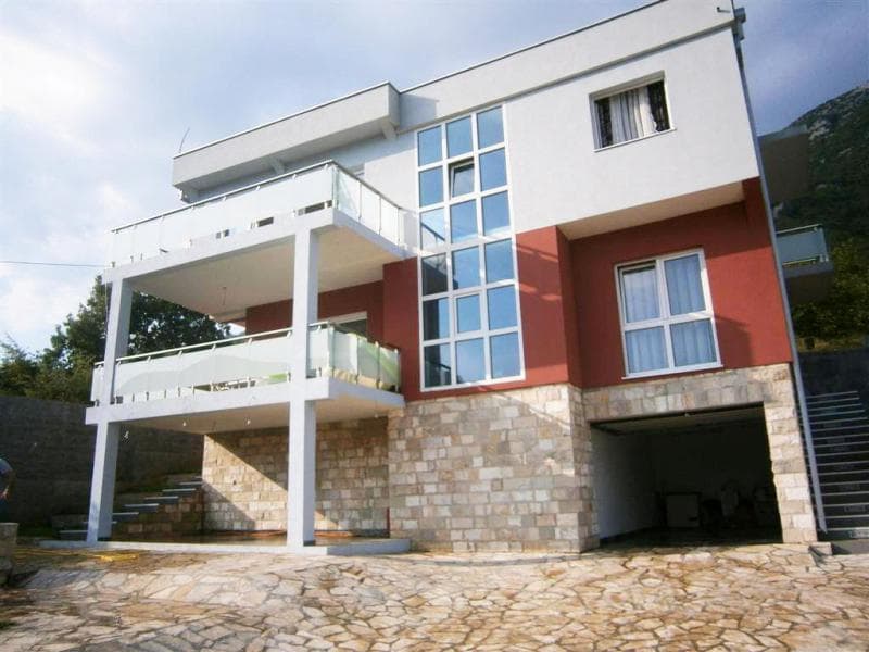 Vila u Sutomoru br. 1066