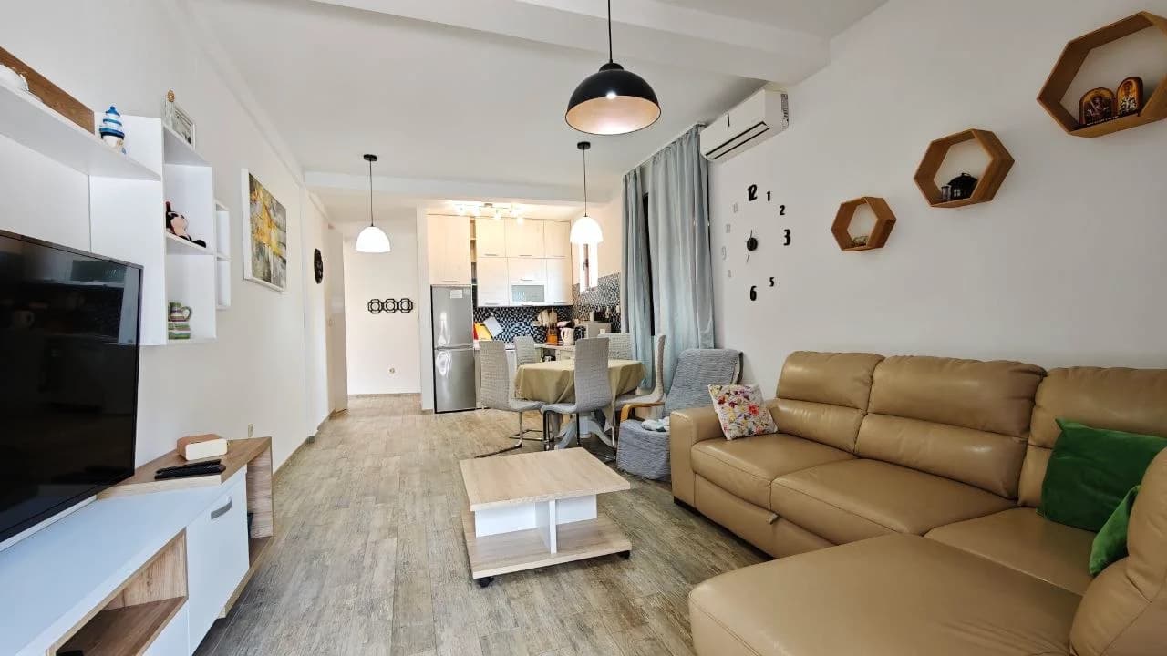 Vrhunski dvosoban stan na samo 50m od mora — Dobrota, Kotor