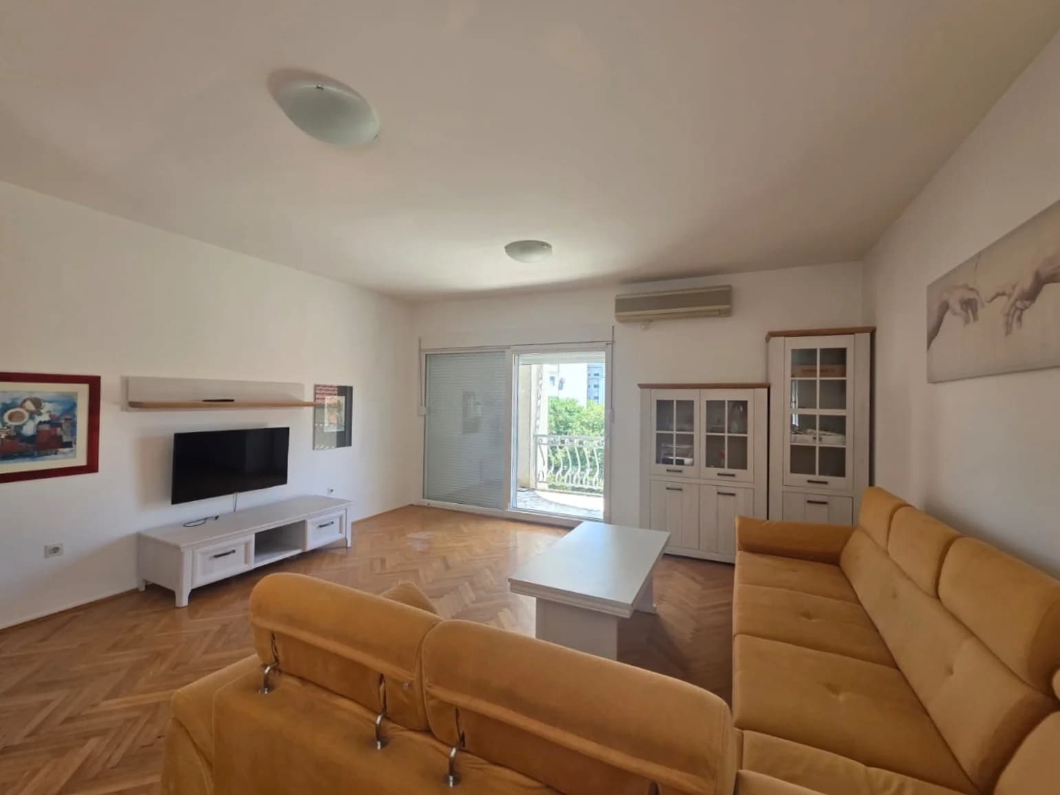 ZDAVANJE – Luksuzan trosoban stan (130m2), Podgorica, Preko Morače – 1.000€